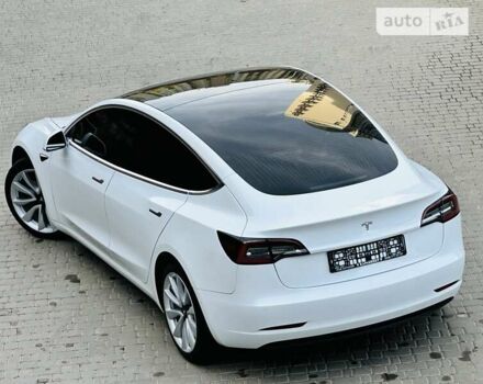 Білий Тесла Модель 3, об'ємом двигуна 0 л та пробігом 17 тис. км за 28200 $, фото 69 на Automoto.ua