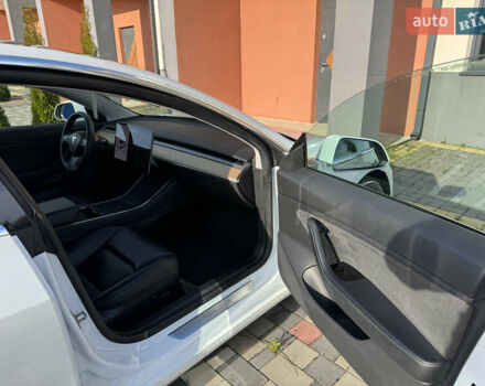 Белый Тесла Модель 3, объемом двигателя 0 л и пробегом 167 тыс. км за 16777 $, фото 14 на Automoto.ua