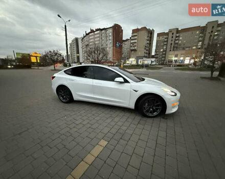 Білий Тесла Модель 3, об'ємом двигуна 0 л та пробігом 92 тис. км за 21800 $, фото 4 на Automoto.ua