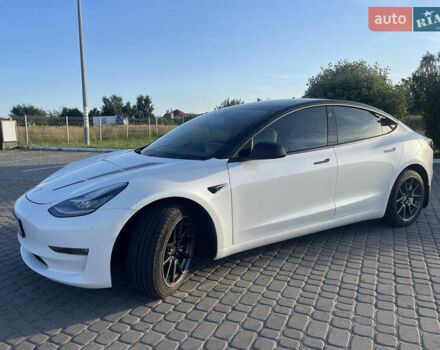 Белый Тесла Модель 3, объемом двигателя 0 л и пробегом 107 тыс. км за 17500 $, фото 2 на Automoto.ua