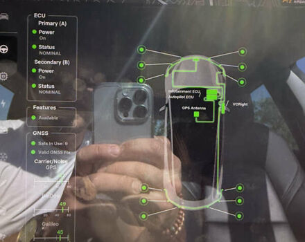 Белый Тесла Модель 3, объемом двигателя 0 л и пробегом 101 тыс. км за 14600 $, фото 26 на Automoto.ua
