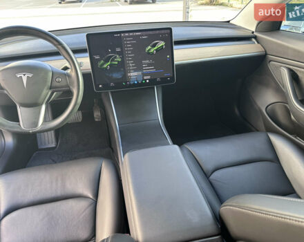 Белый Тесла Модель 3, объемом двигателя 0 л и пробегом 80 тыс. км за 23950 $, фото 18 на Automoto.ua