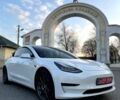 Білий Тесла Модель 3, об'ємом двигуна 0 л та пробігом 100 тис. км за 17900 $, фото 1 на Automoto.ua