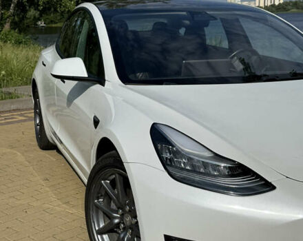 Белый Тесла Модель 3, объемом двигателя 0 л и пробегом 101 тыс. км за 14600 $, фото 19 на Automoto.ua