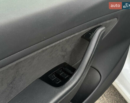 Белый Тесла Модель 3, объемом двигателя 0 л и пробегом 166 тыс. км за 14500 $, фото 18 на Automoto.ua