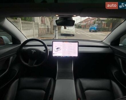 Білий Тесла Модель 3, об'ємом двигуна 0 л та пробігом 130 тис. км за 17200 $, фото 17 на Automoto.ua
