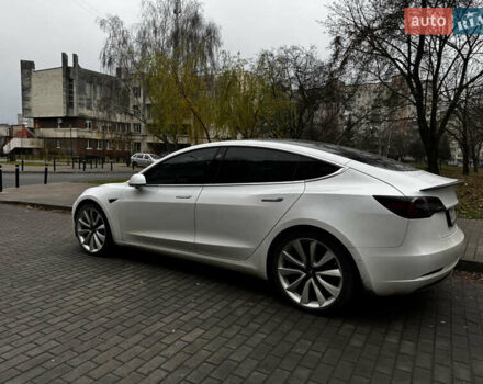 Білий Тесла Модель 3, об'ємом двигуна 0 л та пробігом 240 тис. км за 16700 $, фото 4 на Automoto.ua