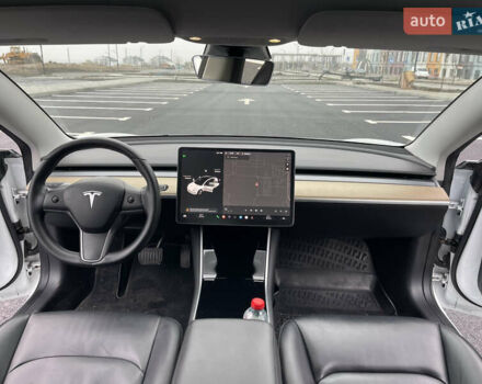 Белый Тесла Модель 3, объемом двигателя 0 л и пробегом 73 тыс. км за 17000 $, фото 39 на Automoto.ua