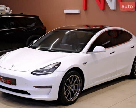 Белый Тесла Модель 3, объемом двигателя 0 л и пробегом 54 тыс. км за 15900 $, фото 2 на Automoto.ua
