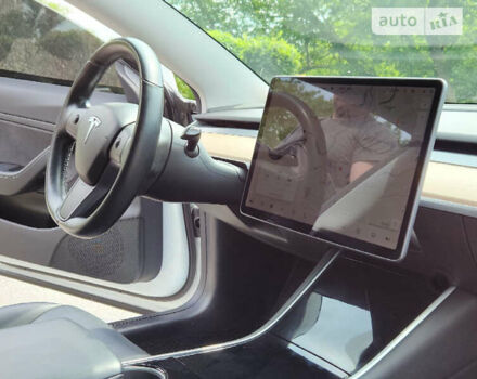Белый Тесла Модель 3, объемом двигателя 0 л и пробегом 135 тыс. км за 17200 $, фото 15 на Automoto.ua