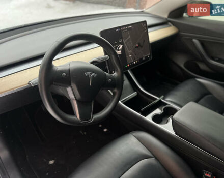 Белый Тесла Модель 3, объемом двигателя 0 л и пробегом 73 тыс. км за 17500 $, фото 28 на Automoto.ua
