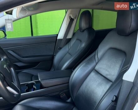 Білий Тесла Модель 3, об'ємом двигуна 0 л та пробігом 88 тис. км за 16999 $, фото 13 на Automoto.ua