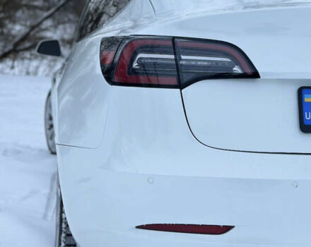 Белый Тесла Модель 3, объемом двигателя 0 л и пробегом 60 тыс. км за 19399 $, фото 11 на Automoto.ua