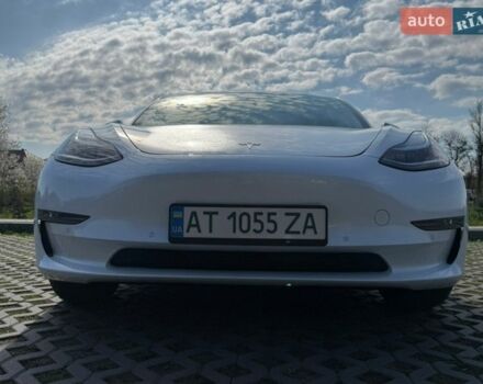 Белый Тесла Модель 3, объемом двигателя 0 л и пробегом 100 тыс. км за 13900 $, фото 1 на Automoto.ua