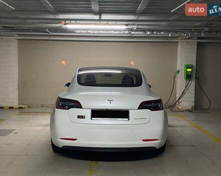 Білий Тесла Модель 3, об'ємом двигуна 0 л та пробігом 151 тис. км за 17300 $, фото 15 на Automoto.ua