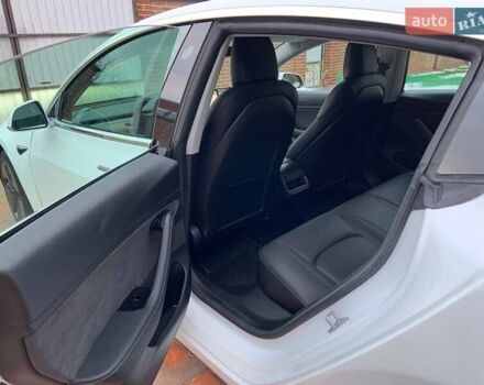 Белый Тесла Модель 3, объемом двигателя 0 л и пробегом 31 тыс. км за 32600 $, фото 28 на Automoto.ua