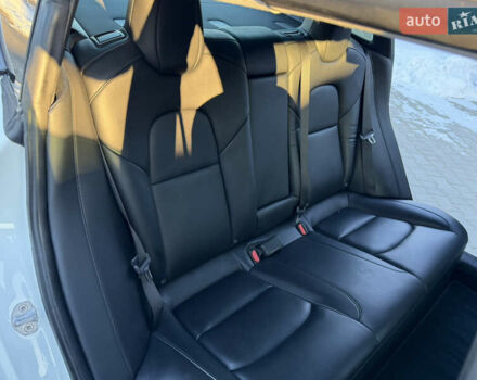 Білий Тесла Модель 3, об'ємом двигуна 0 л та пробігом 74 тис. км за 16500 $, фото 46 на Automoto.ua