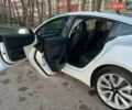 Белый Тесла Модель 3, объемом двигателя 0 л и пробегом 62 тыс. км за 22400 $, фото 24 на Automoto.ua