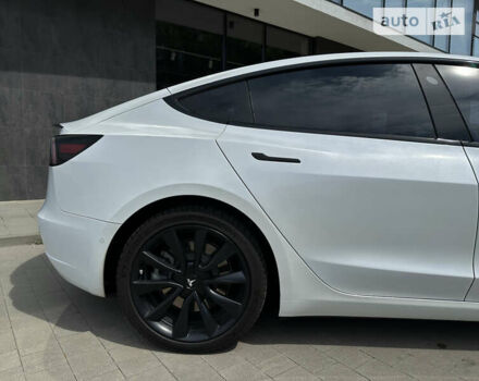 Белый Тесла Модель 3, объемом двигателя 0 л и пробегом 140 тыс. км за 21450 $, фото 7 на Automoto.ua