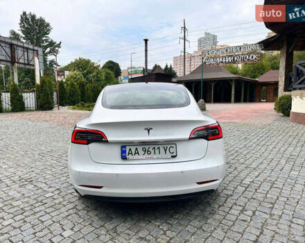 Белый Тесла Модель 3, объемом двигателя 0 л и пробегом 150 тыс. км за 10500 $, фото 4 на Automoto.ua