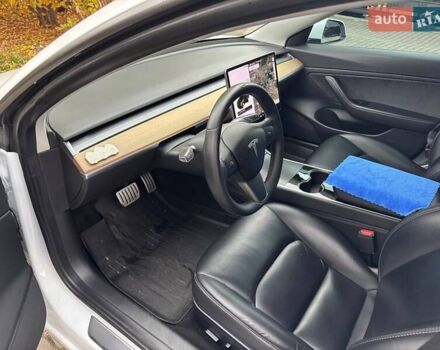 Білий Тесла Модель 3, об'ємом двигуна 0 л та пробігом 105 тис. км за 22250 $, фото 8 на Automoto.ua