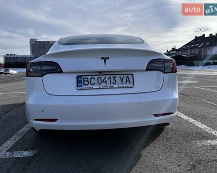 Білий Тесла Модель 3, об'ємом двигуна 0 л та пробігом 124 тис. км за 34900 $, фото 3 на Automoto.ua