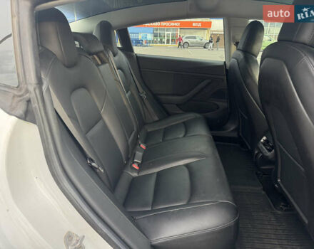 Белый Тесла Модель 3, объемом двигателя 0 л и пробегом 166 тыс. км за 14500 $, фото 23 на Automoto.ua