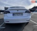Білий Тесла Модель 3, об'ємом двигуна 0 л та пробігом 124 тис. км за 34900 $, фото 3 на Automoto.ua