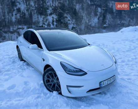 Белый Тесла Модель 3, объемом двигателя 0 л и пробегом 220 тыс. км за 16500 $, фото 1 на Automoto.ua