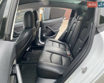 Белый Тесла Модель 3, объемом двигателя 0 л и пробегом 127 тыс. км за 17200 $, фото 19 на Automoto.ua