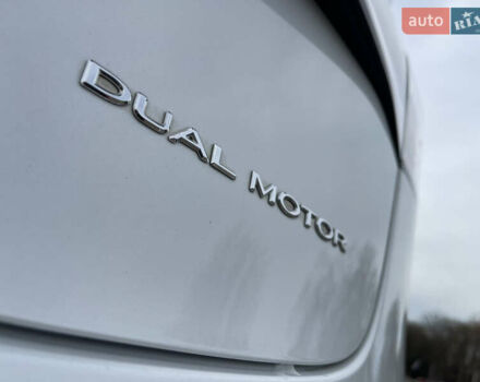 Белый Тесла Модель 3, объемом двигателя 0 л и пробегом 120 тыс. км за 17000 $, фото 26 на Automoto.ua