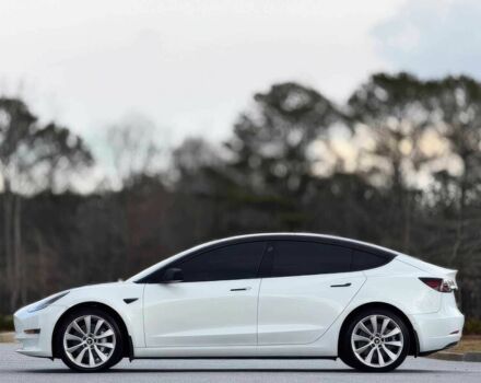 Белый Тесла Модель 3, объемом двигателя 0 л и пробегом 53 тыс. км за 12700 $, фото 3 на Automoto.ua