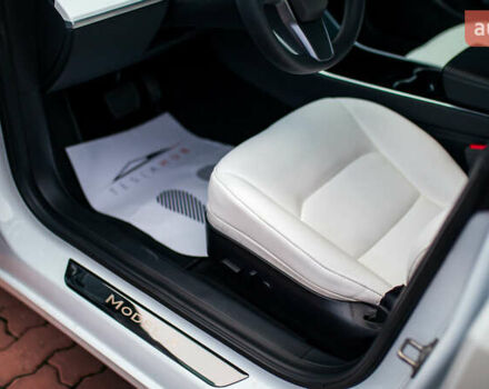 Белый Тесла Модель 3, объемом двигателя 0 л и пробегом 63 тыс. км за 15999 $, фото 51 на Automoto.ua