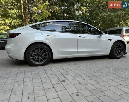 Белый Тесла Модель 3, объемом двигателя 0 л и пробегом 76 тыс. км за 17500 $, фото 4 на Automoto.ua