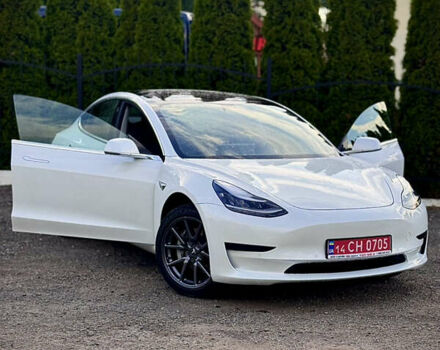 Белый Тесла Модель 3, объемом двигателя 0 л и пробегом 32 тыс. км за 21500 $, фото 6 на Automoto.ua