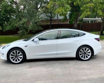 Білий Тесла Модель 3, об'ємом двигуна 0 л та пробігом 32 тис. км за 6100 $, фото 2 на Automoto.ua