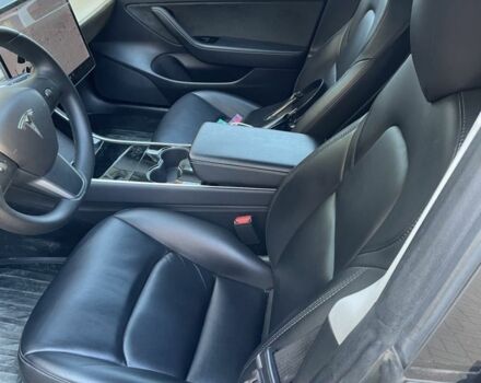 Білий Тесла Модель 3, об'ємом двигуна 0 л та пробігом 57 тис. км за 16500 $, фото 3 на Automoto.ua