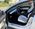 Белый Тесла Модель 3, объемом двигателя 0 л и пробегом 57 тыс. км за 21000 $, фото 74 на Automoto.ua