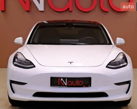 Белый Тесла Модель 3, объемом двигателя 0 л и пробегом 54 тыс. км за 15900 $, фото 1 на Automoto.ua