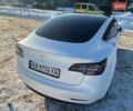 Білий Тесла Модель 3, об'ємом двигуна 0 л та пробігом 92 тис. км за 18600 $, фото 7 на Automoto.ua