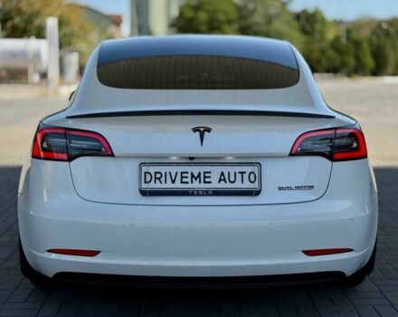 Белый Тесла Модель 3, объемом двигателя 0 л и пробегом 77 тыс. км за 21499 $, фото 5 на Automoto.ua