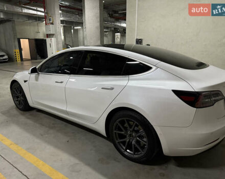 Білий Тесла Модель 3, об'ємом двигуна 0 л та пробігом 145 тис. км за 16900 $, фото 6 на Automoto.ua