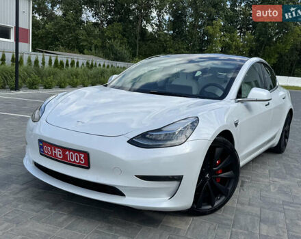 Белый Тесла Модель 3, объемом двигателя 0 л и пробегом 107 тыс. км за 19500 $, фото 1 на Automoto.ua
