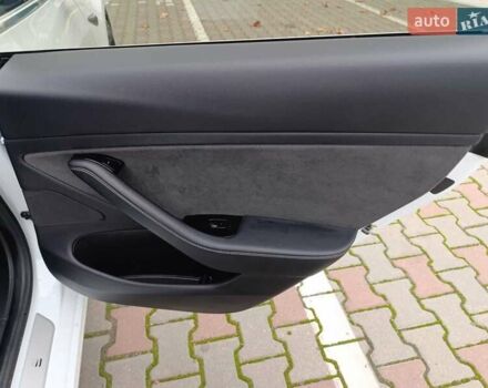 Білий Тесла Модель 3, об'ємом двигуна 0 л та пробігом 151 тис. км за 17300 $, фото 24 на Automoto.ua