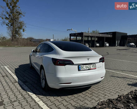 Белый Тесла Модель 3, объемом двигателя 0 л и пробегом 63 тыс. км за 19000 $, фото 4 на Automoto.ua