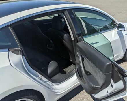 Белый Тесла Модель 3, объемом двигателя 0 л и пробегом 101 тыс. км за 23500 $, фото 12 на Automoto.ua