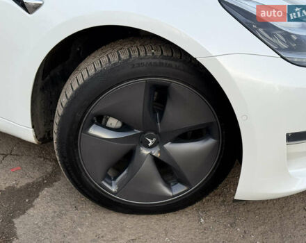 Белый Тесла Модель 3, объемом двигателя 0 л и пробегом 139 тыс. км за 17750 $, фото 4 на Automoto.ua