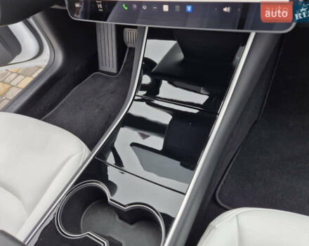 Білий Тесла Модель 3, об'ємом двигуна 0 л та пробігом 87 тис. км за 20700 $, фото 14 на Automoto.ua