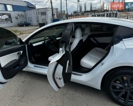 Белый Тесла Модель 3, объемом двигателя 0 л и пробегом 140 тыс. км за 19000 $, фото 17 на Automoto.ua