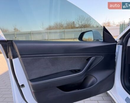 Білий Тесла Модель 3, об'ємом двигуна 0 л та пробігом 88 тис. км за 16999 $, фото 15 на Automoto.ua